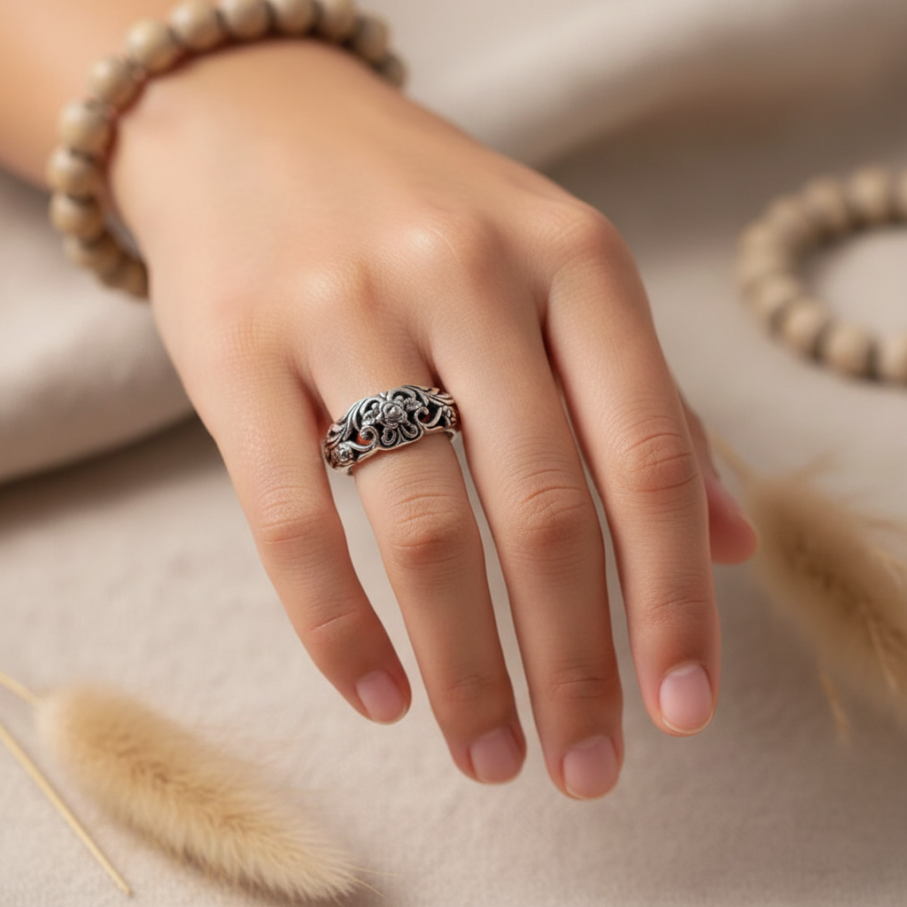 Engraved Filigree Flower Zinc Alloy Ring - Feminine, Antique Inspired