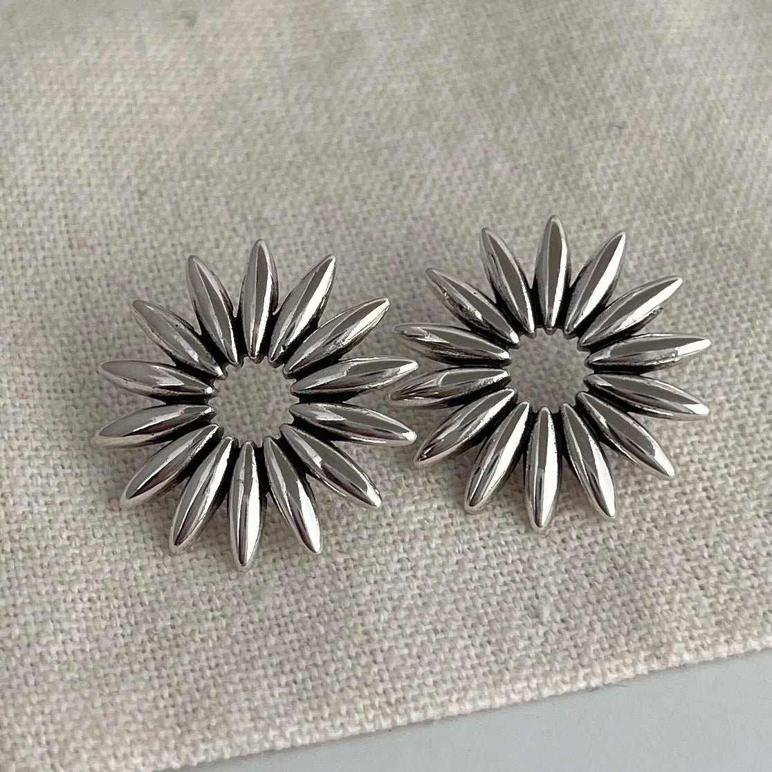 Unique 925 Sterling Silver Flower Stud Earrings