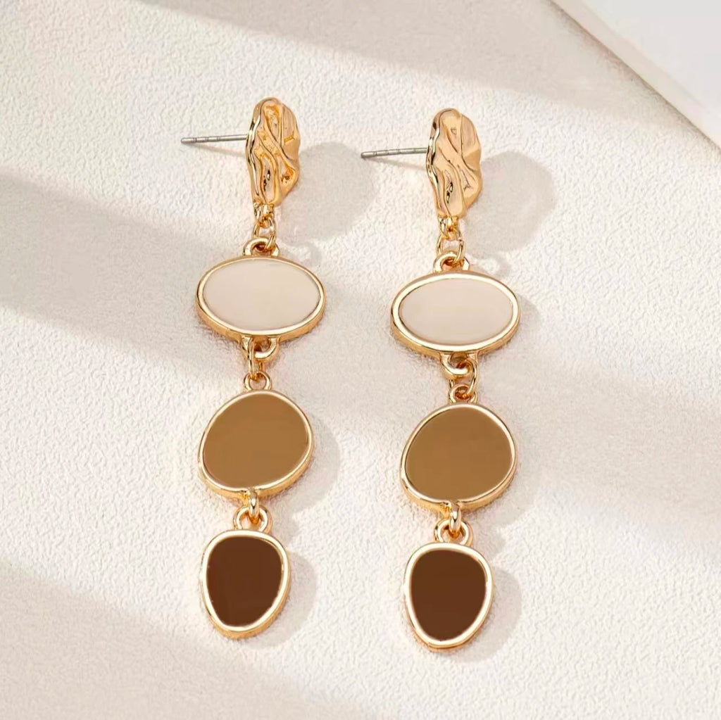 Elegant Gold-Plated Oil-Drip Stud Earrings in Alloy