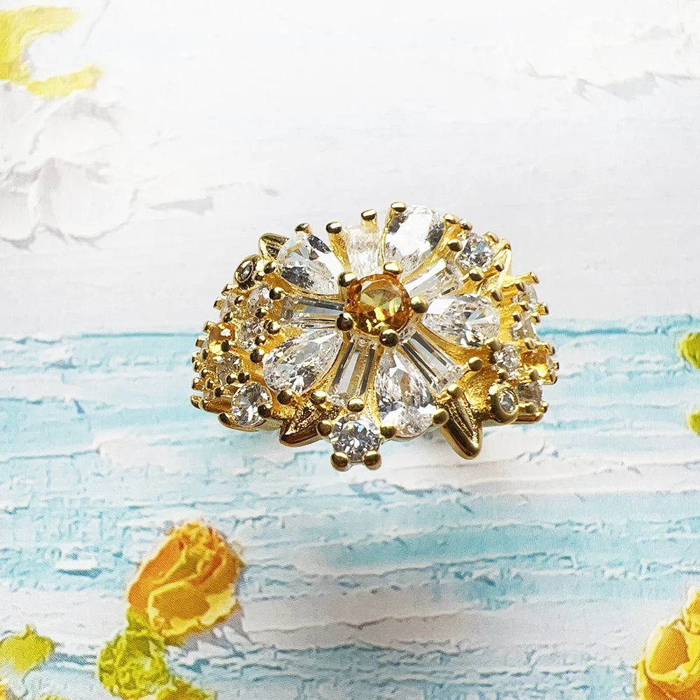 Gold-plated Daisy Cocktail Ring in Sterling Silver with Zircons