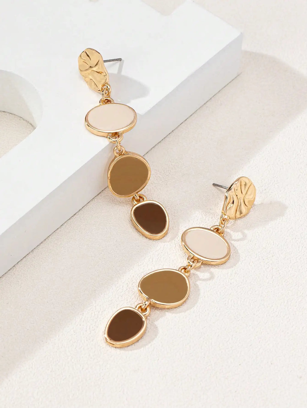 Elegant Gold-Plated Oil-Drip Stud Earrings in Alloy