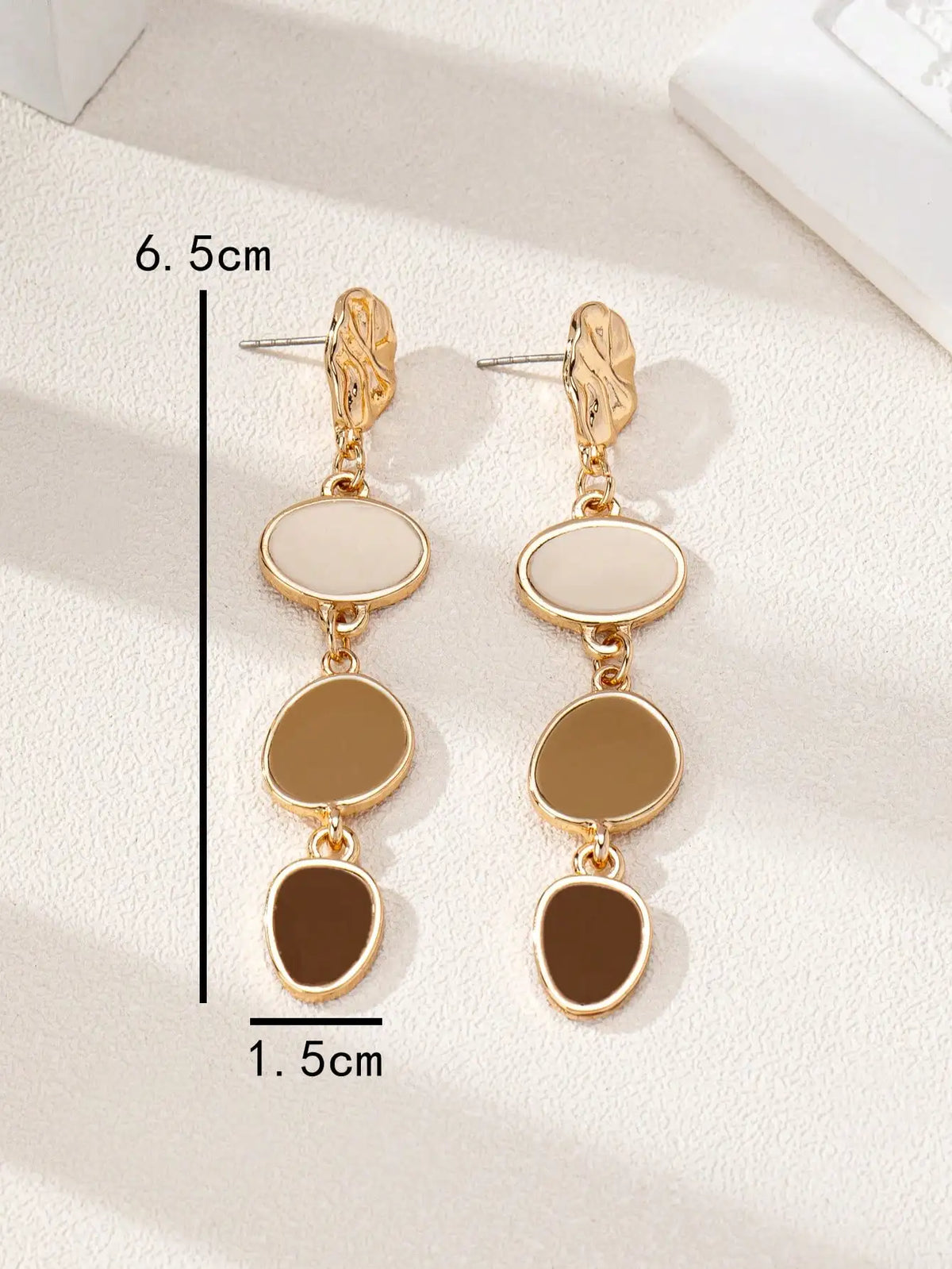 Elegant Gold-Plated Oil-Drip Stud Earrings in Alloy